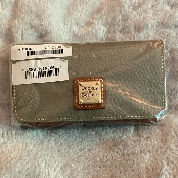 Dooney & Bourke Slim Phone Case in Smoke Grey ZR022 NWT - Picture 16 of 16